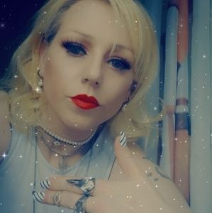 Meet your Posher, Lace'e